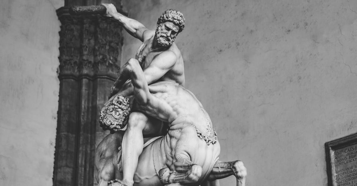 découvrez la vérité derrière le mythe de l'esclavage dans la construction des pyramides et explorez les faits historiques réels.