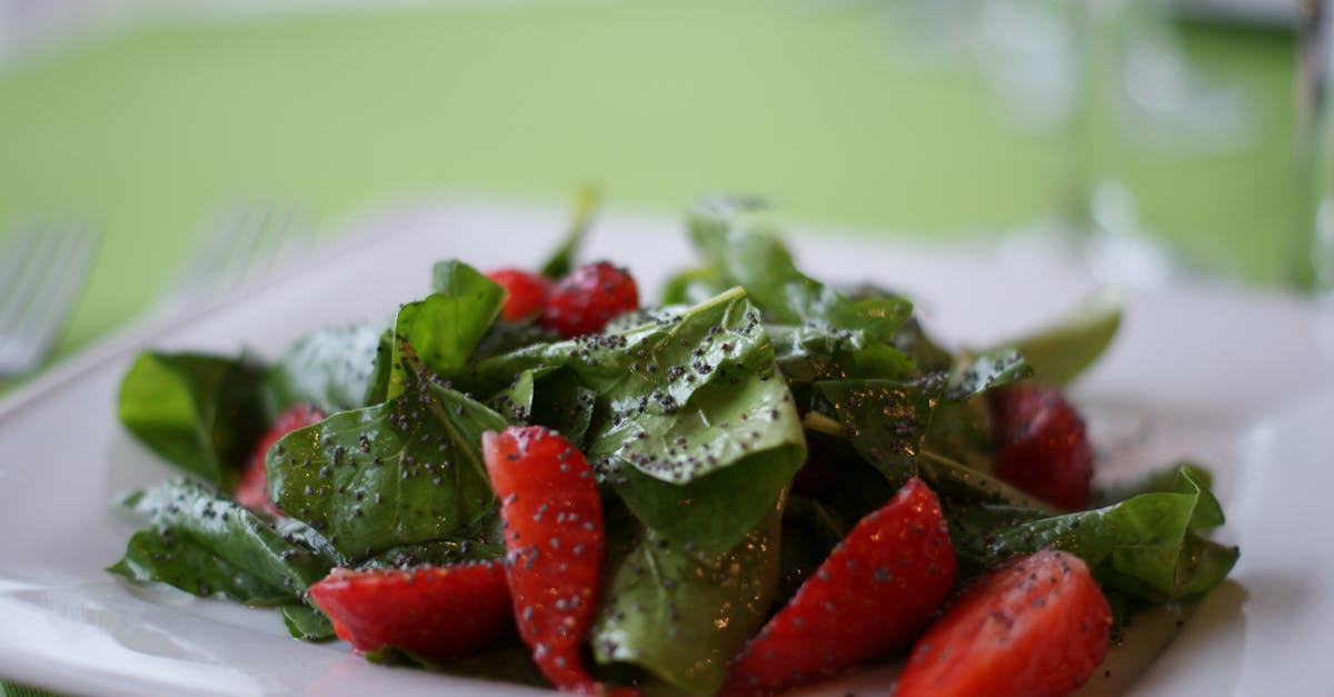 découvrez la teneur en fer des épinards et ses bienfaits pour la santé. apprenez comment intégrer cet aliment riche en fer dans votre alimentation quotidienne.