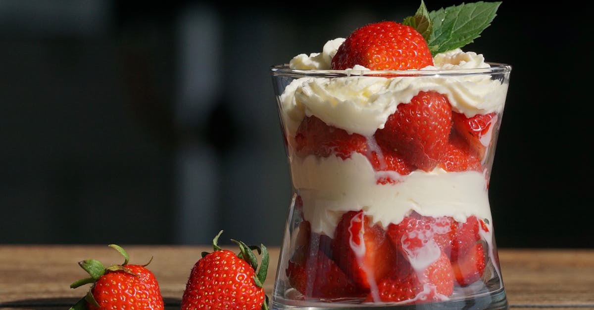 découvrez nos délicieuses fraises fraîches, parfaites pour vos desserts, salades et smoothies. riches en vitamines et en saveurs, elles apportent fraîcheur et douceur à toutes vos recettes.