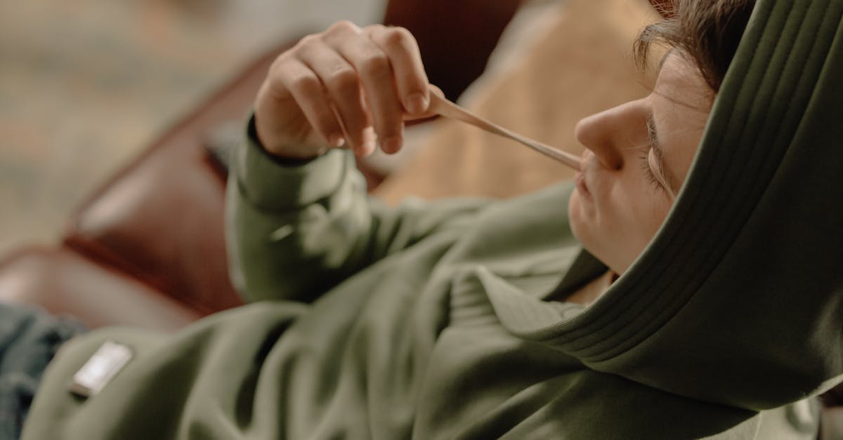 découvrez les effets de l'ingestion de chewing-gum et les conseils pour préserver votre santé digestive.