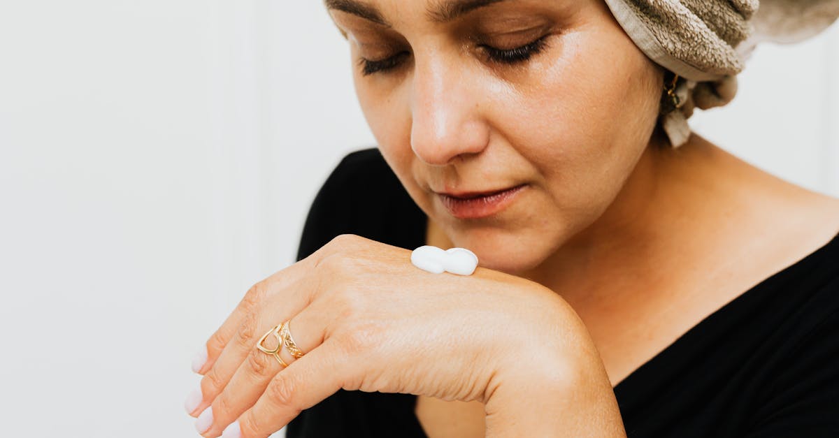 découvrez les substances toxiques présentes dans les cosmétiques après-soleil et apprenez à choisir des produits sûrs pour protéger votre peau efficacement.