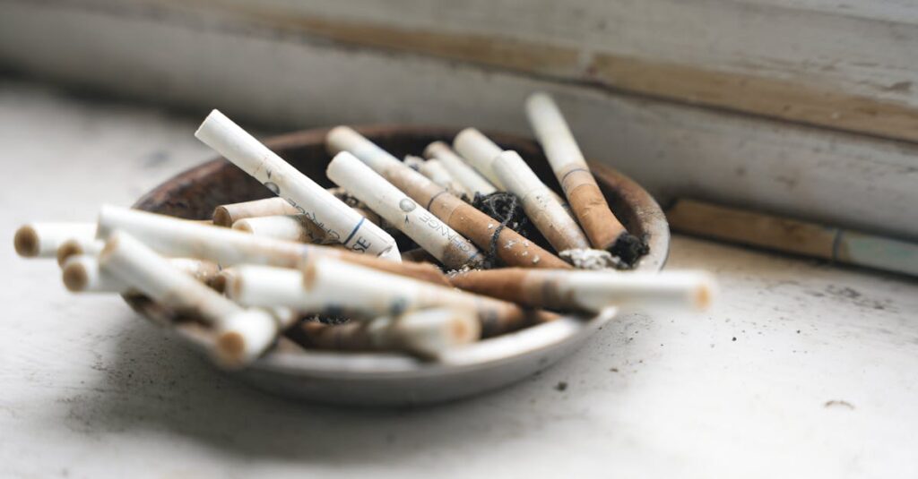 découvrez les substances toxiques couramment présentes dans les cosmétiques, leurs effets sur la santé, et comment choisir des produits sûrs pour votre peau.