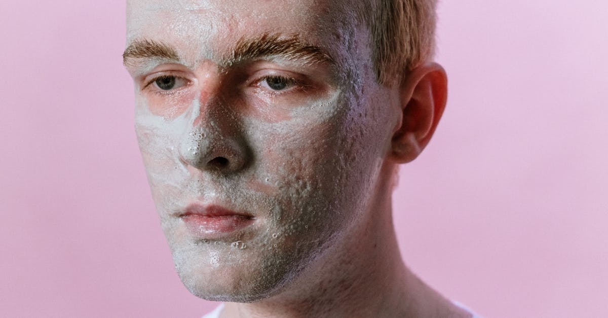 découvrez les substances toxiques couramment présentes dans les nettoyants pour le visage et apprenez à choisir des produits sûrs pour votre peau.