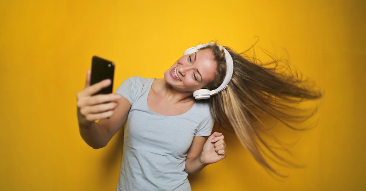 casque tv sans fil : profitez d'un son clair et immersif sans câbles, idéal pour regarder la télévision confortablement sans déranger votre entourage.