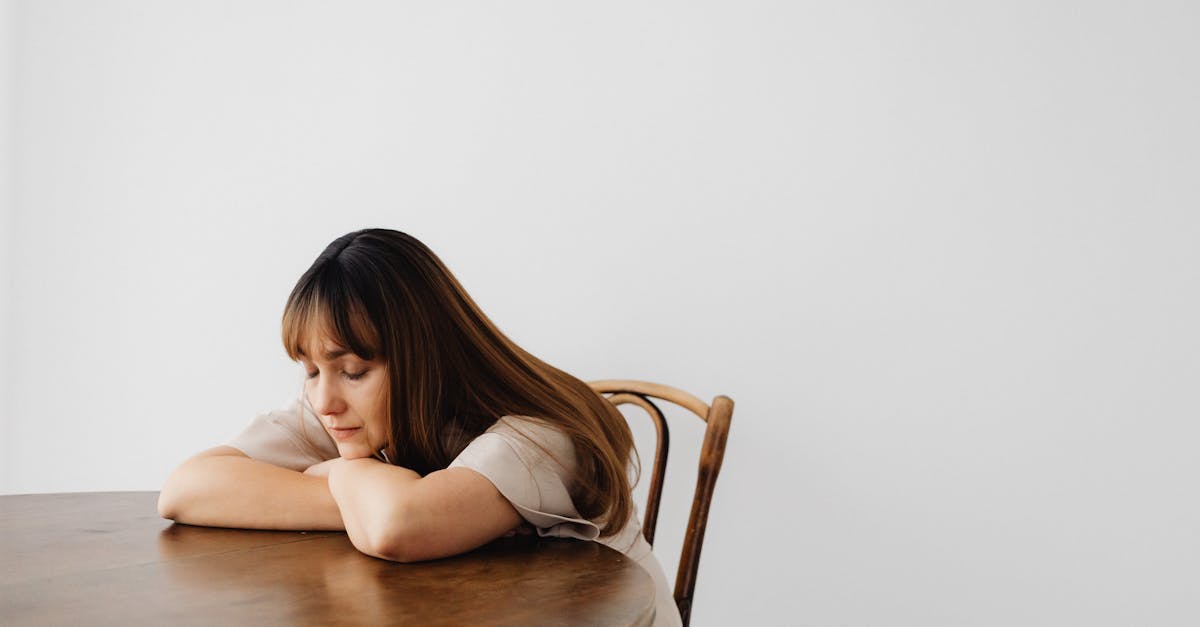 découvrez l'introversion : comprendre les traits, les forces et les particularités des personnes introverties pour mieux s'épanouir au quotidien.