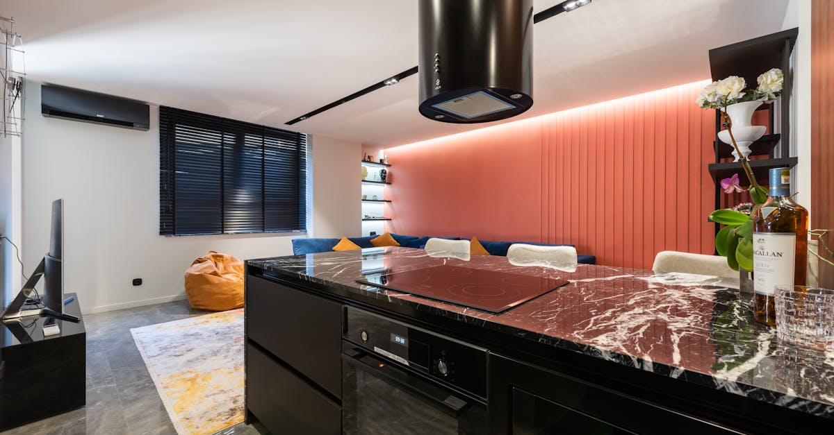 découvrez les causes et les effets de la jalousie, ainsi que des conseils pour la comprendre et la gérer au mieux dans vos relations.