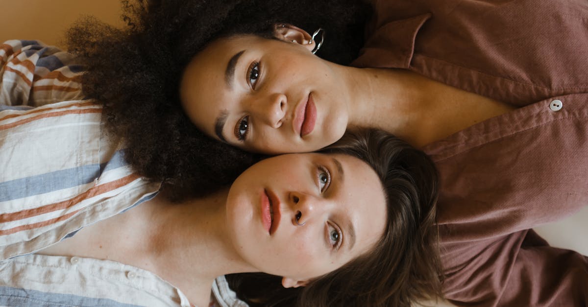 découvrez des conseils et astuces pour réussir votre relation à distance, maintenir la communication et renforcer votre lien malgré la distance.