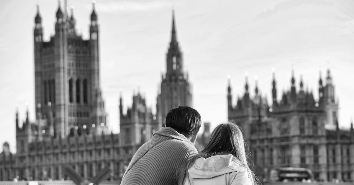 découvrez l'histoire captivante de 'love at first sight', une romance passionnée qui célèbre le coup de foudre et les émotions intenses du premier regard.