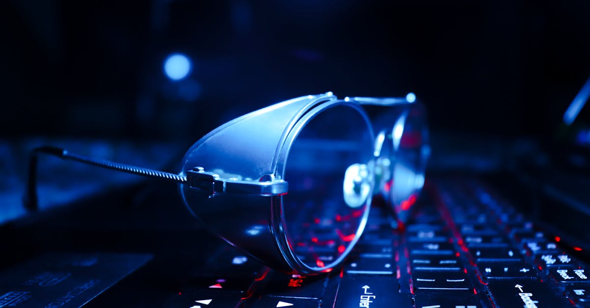 découvrez la vision nocturne de la chouette, un exploit naturel qui permet à cet oiseau de chasser efficacement dans l'obscurité grâce à une acuité visuelle exceptionnelle.