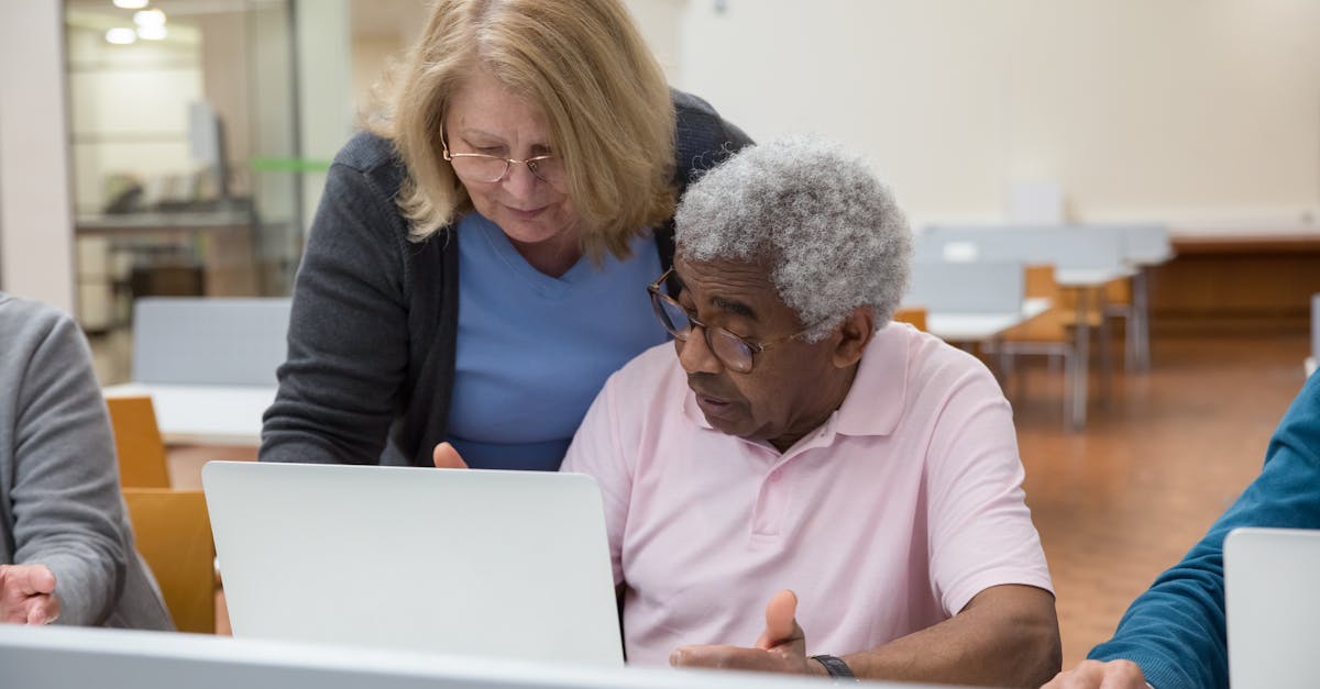 découvrez comment les seniors peuvent améliorer et maintenir leur capacité d'apprentissage grâce à des méthodes adaptées et des exercices stimulants.