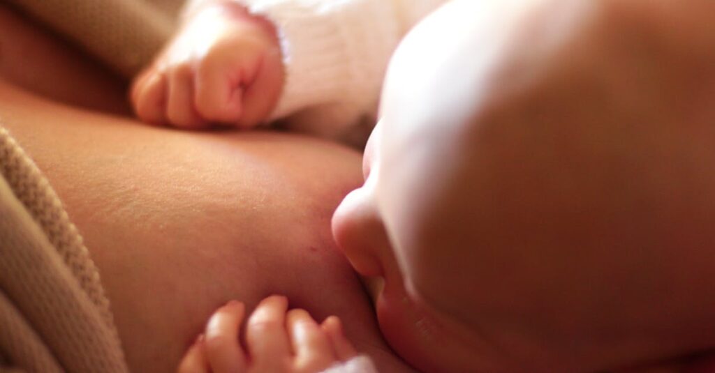 découvrez l'importance de la nutrition pendant l'allaitement pour assurer la santé optimale de la mère et du bébé. conseils alimentaires et aliments recommandés.