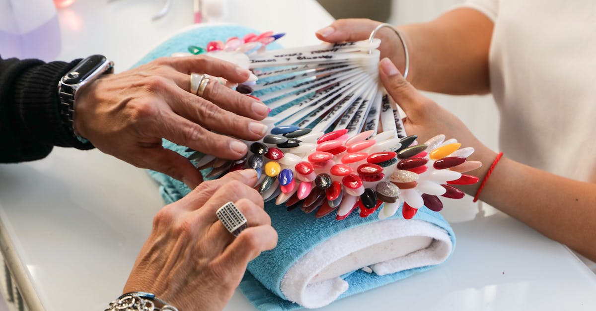 découvrez les tendances et astuces pour des ongles parfaits, entre soins, manucures et styles de nails art.