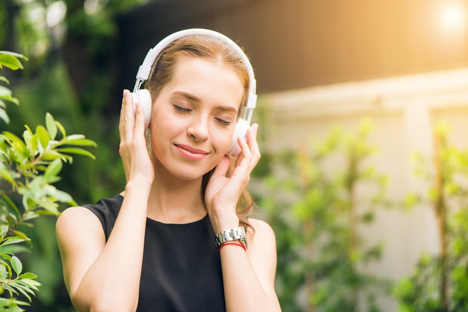 Personne écoutant de la musique en pleine détente