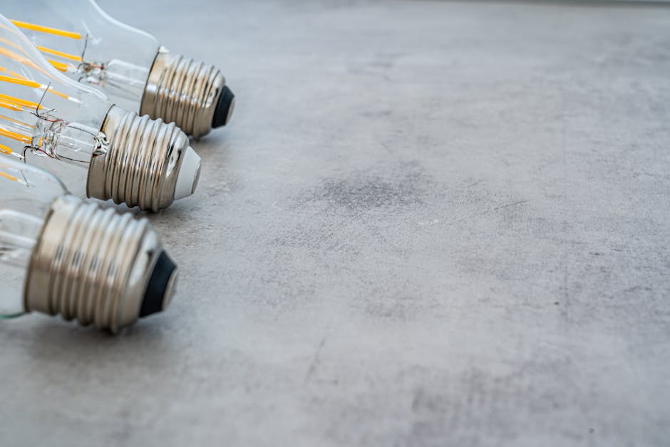 Light bulb comparison with LED and incandescent bulbs
