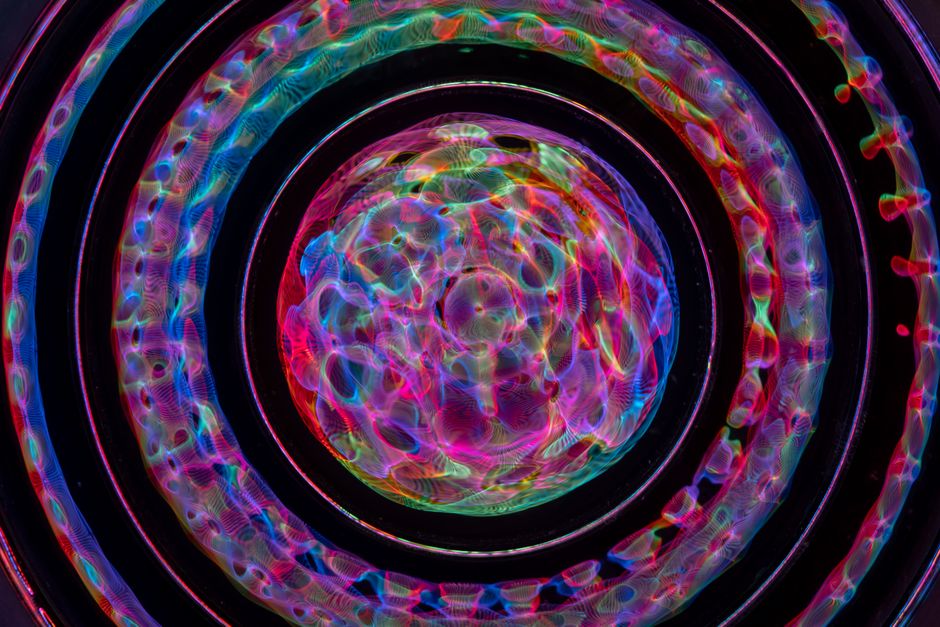 Electromagnetic spectrum visualization with radio waves