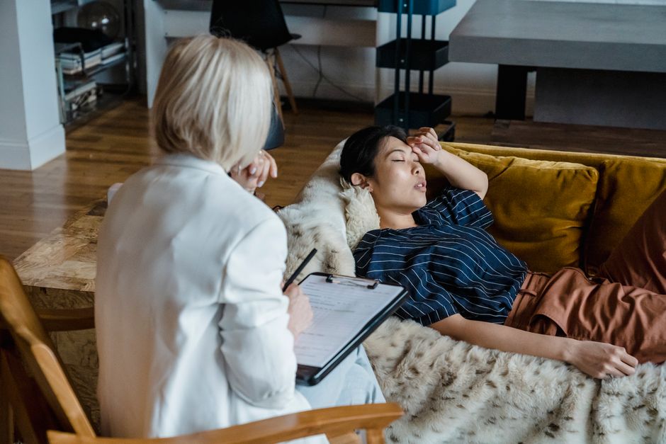 Person under hypnosis in a therapy session
