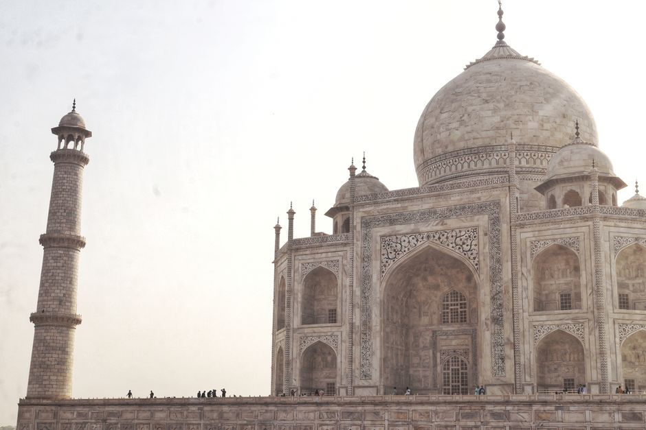 Le Taj Mahal va-t-il vraiment s’effondrer à cause de la pollution? Beautiful view of the Taj Mahal with clear skies, a UNESCO World Heritage Site in Agra, India.